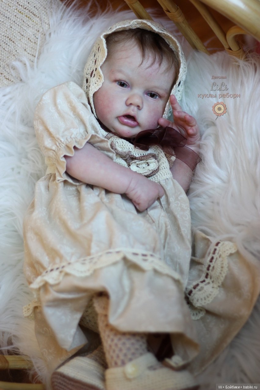 Малышка Пенни в красивом наряде