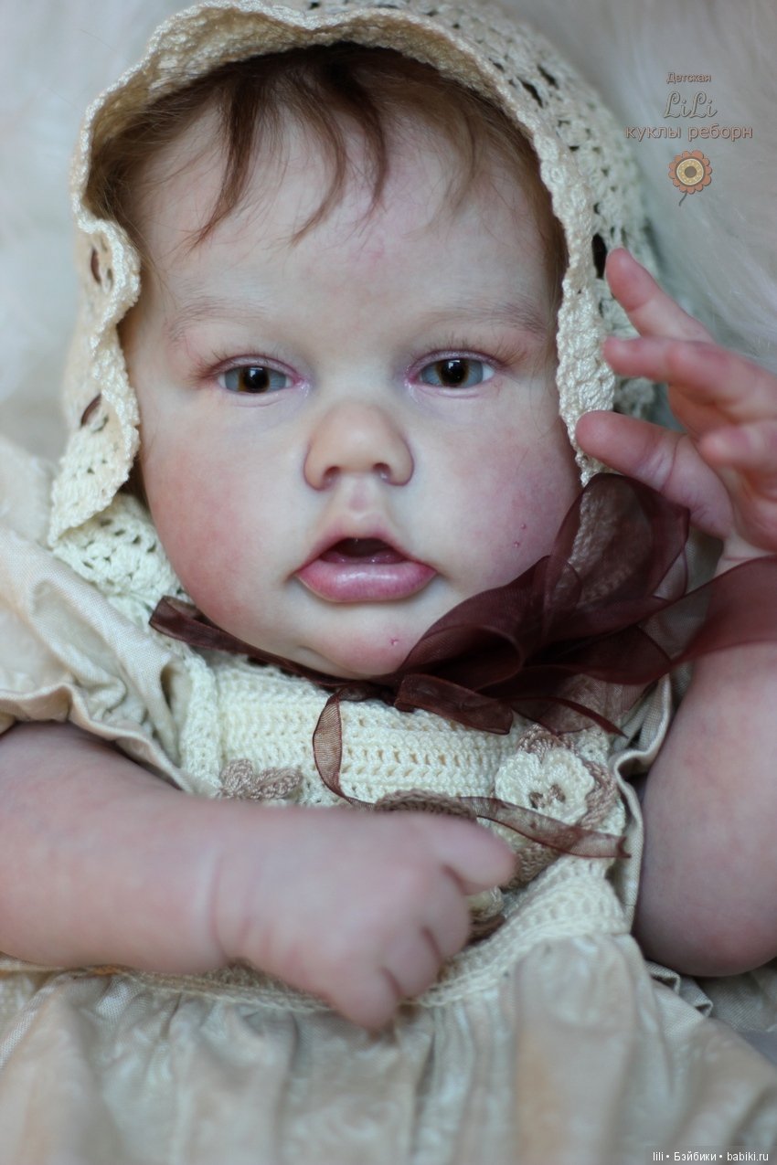 Малышка Пенни в красивом наряде