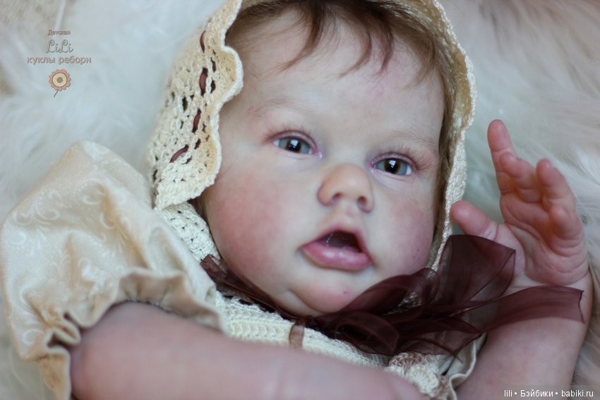 Малышка Пенни в красивом наряде