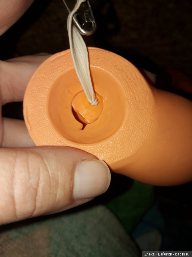 Как вытащить большую заглушку из целлулоида