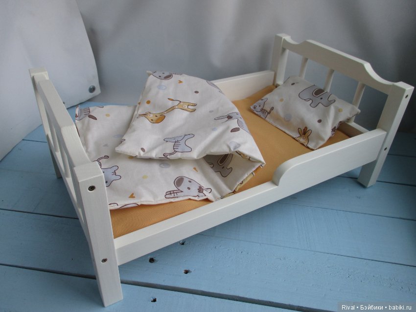 Кроватка с постелью 1:4 — Мебель для кукол и домиков: фото