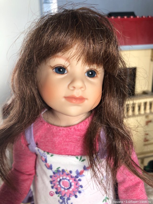 Веселая девочка Иффи и ее игры