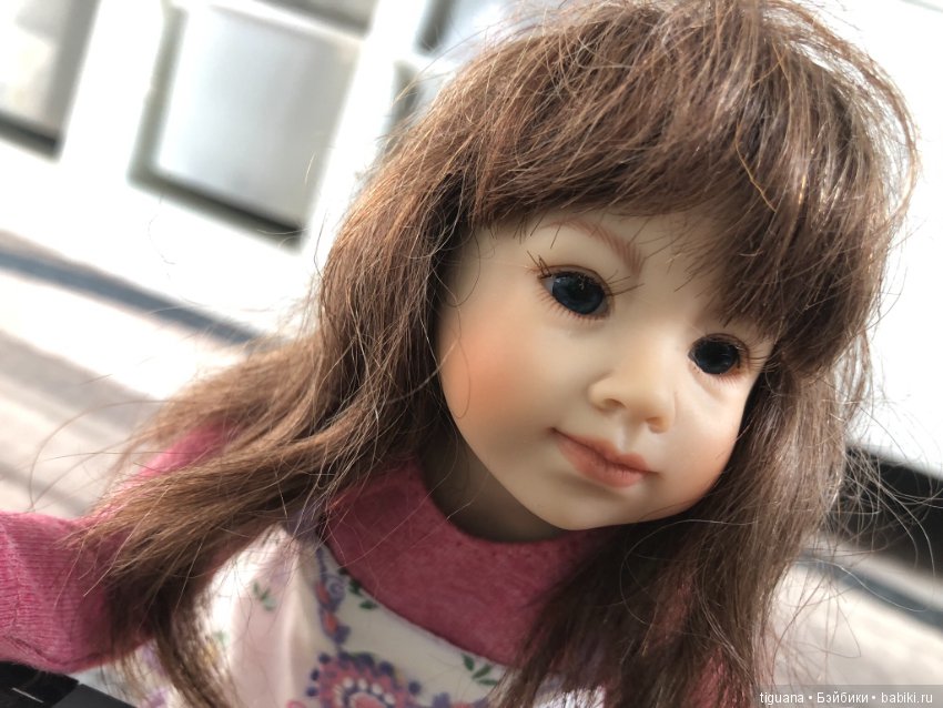 Веселая девочка Иффи и ее игры