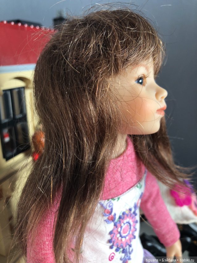 Веселая девочка Иффи и ее игры