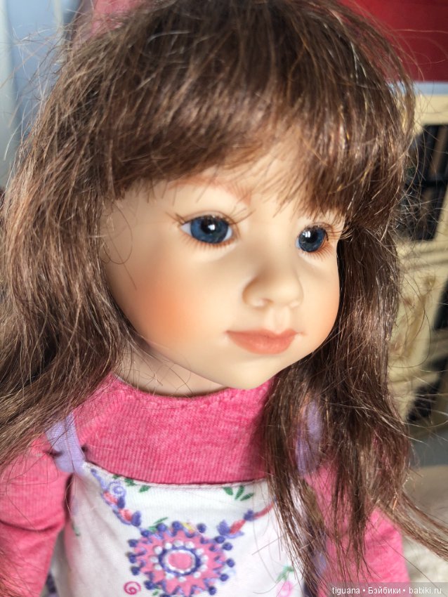 Веселая девочка Иффи и ее игры