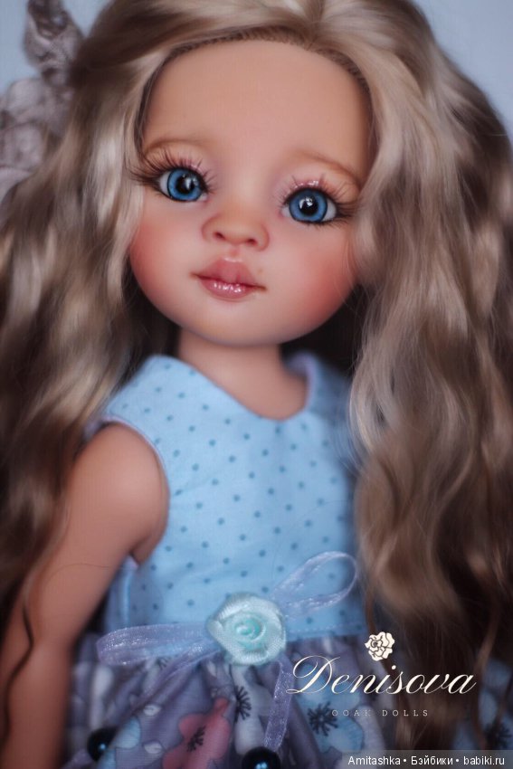 Маника блондинка и Карла брюнетка