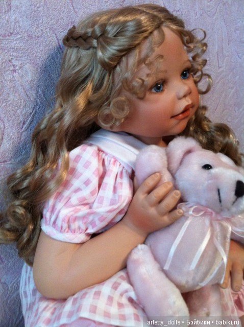 У кого есть Ангелина Моники Левениг (фарфоровая кукла или виниловая) как на Фото (фото 7)