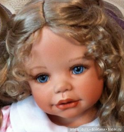 У кого есть Ангелина Моники Левениг (фарфоровая кукла или виниловая) как на Фото