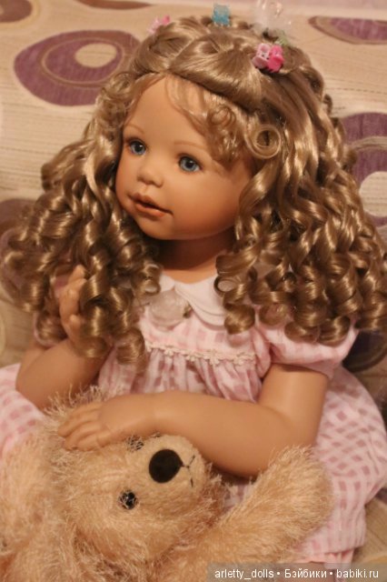 У кого есть Ангелина Моники Левениг (фарфоровая кукла или виниловая) как на Фото (фото 2)