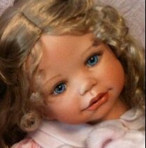 У кого есть Ангелина Моники Левениг (фарфоровая кукла или виниловая) как на Фото (фото 5)