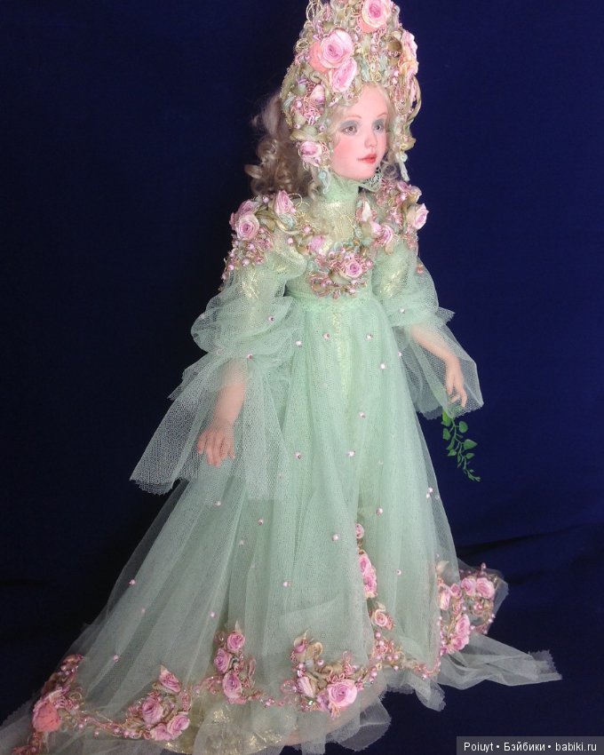 Вышивка в кукольном костюме. Часть вторая