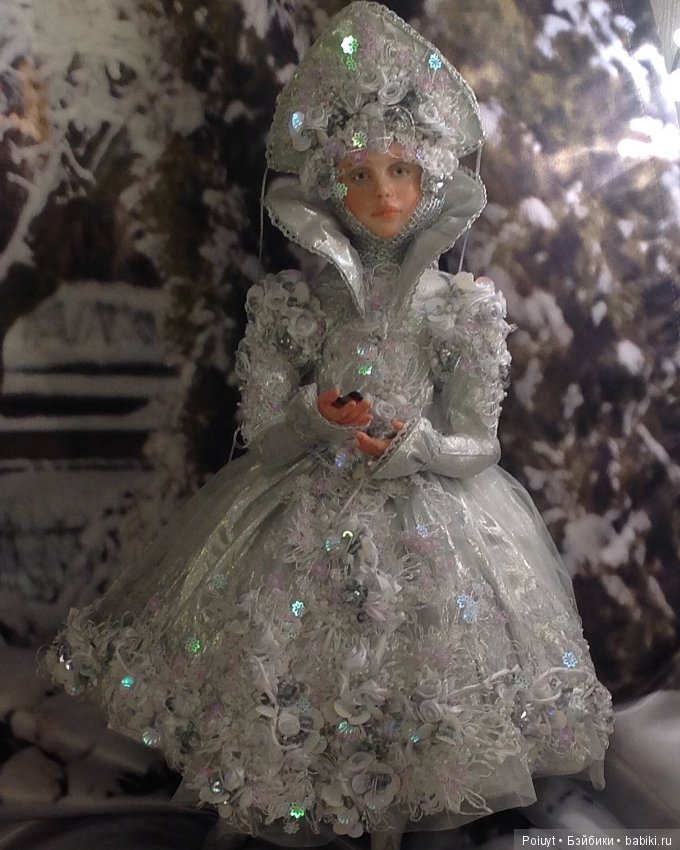 Вышивка в кукольном костюме. Часть вторая