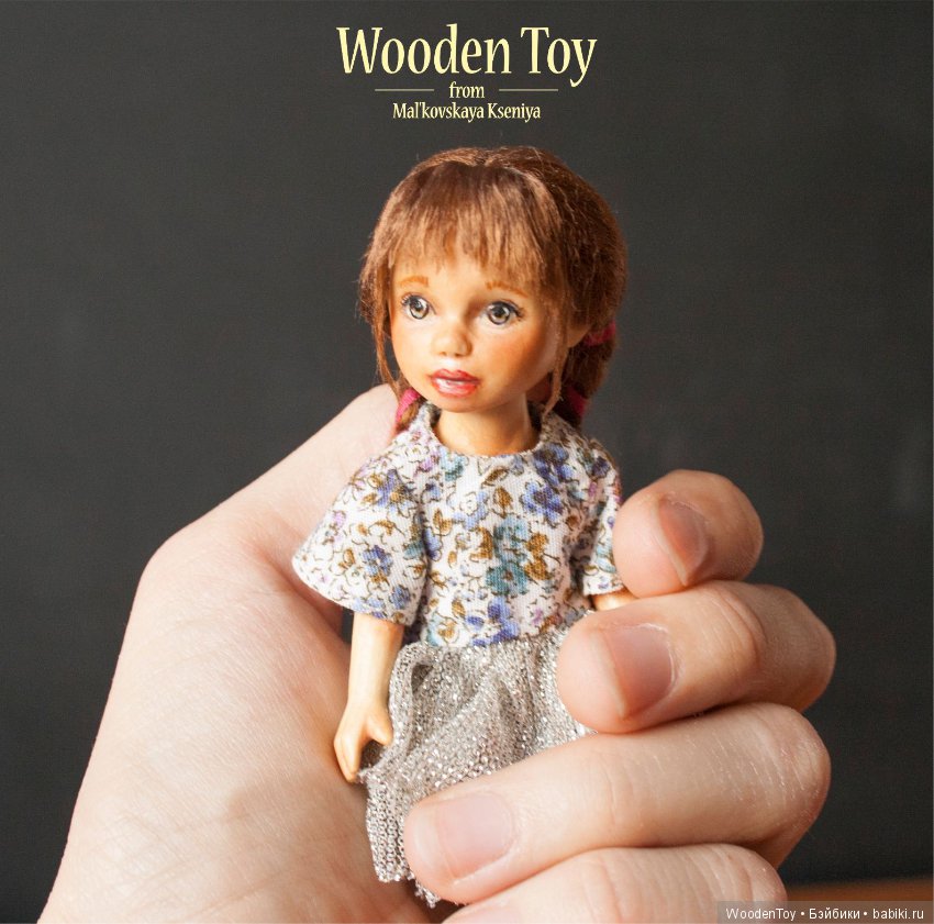 Дина, подвижная деревянная девочка