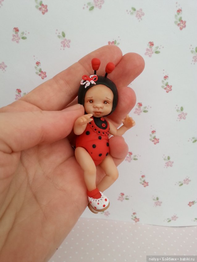 Кнопки 8 см — Авторские миниатюрные куклы: лепка (фото 3)