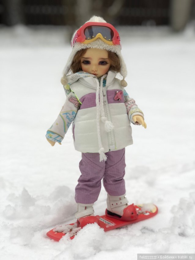 Кира катается на сноуборде воскресным утром (фото 5)