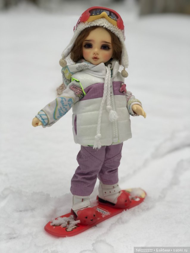 Кира катается на сноуборде воскресным утром (фото 7)