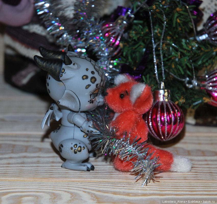 История о том, как куклы елку наряжали