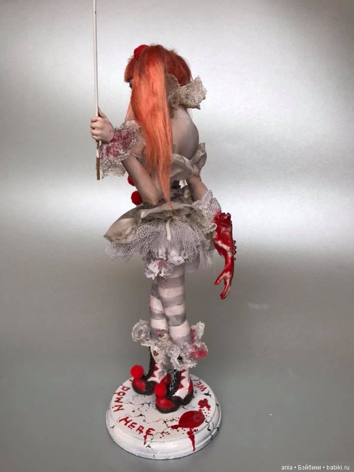 Пеннивайз из фильма "Оно", автор куклы Kim Johnson