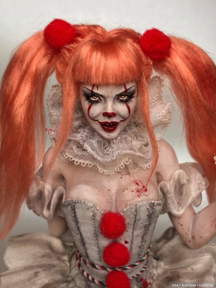 Пеннивайз из фильма "Оно", автор куклы Kim Johnson