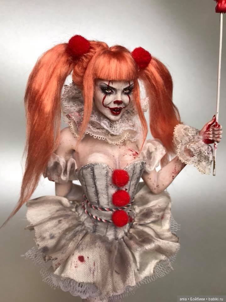 Пеннивайз из фильма "Оно", автор куклы Kim Johnson