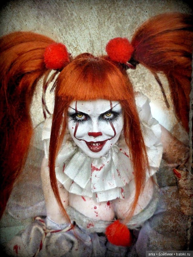 Пеннивайз из фильма "Оно", автор куклы Kim Johnson