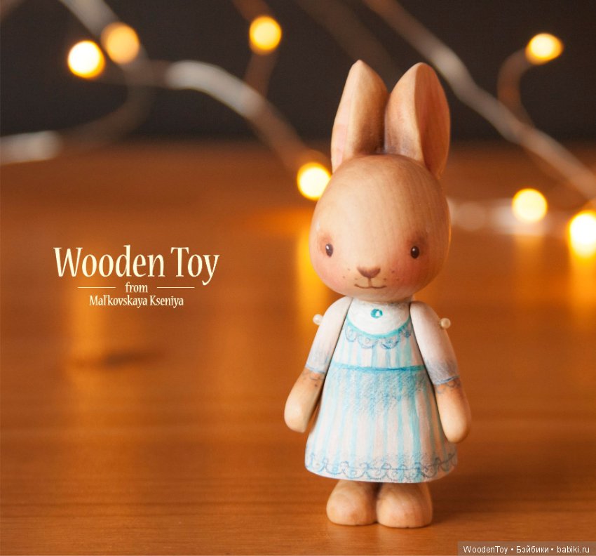 Ладошечная зайка, вырезана из кедра