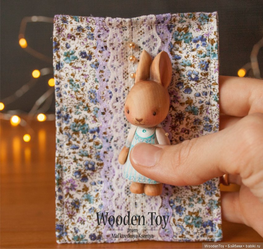 Ладошечная зайка, вырезана из кедра (фото 4)