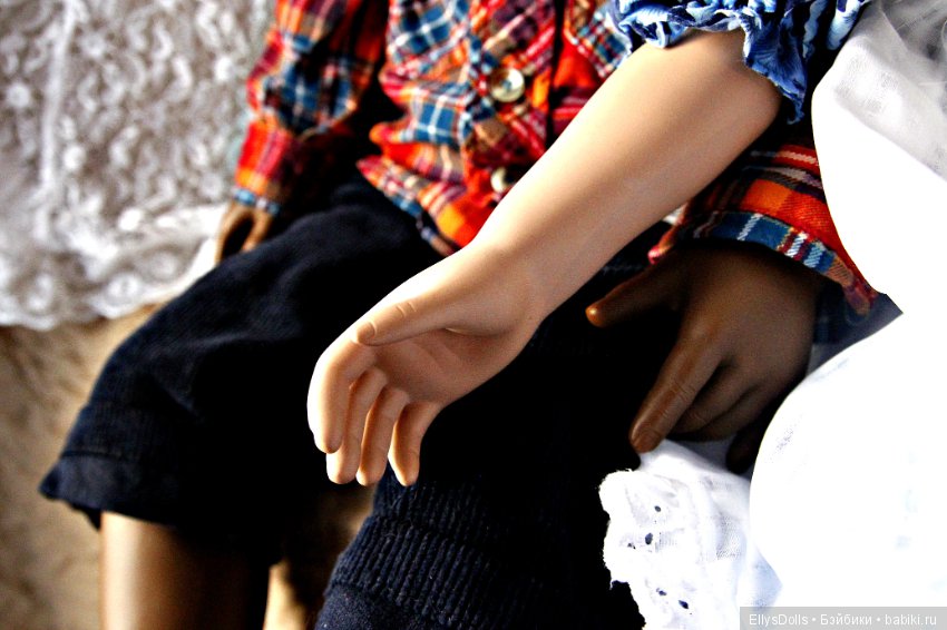 Крутая девчонка Хлоя и нежный цветочек Ханна (фото 4)