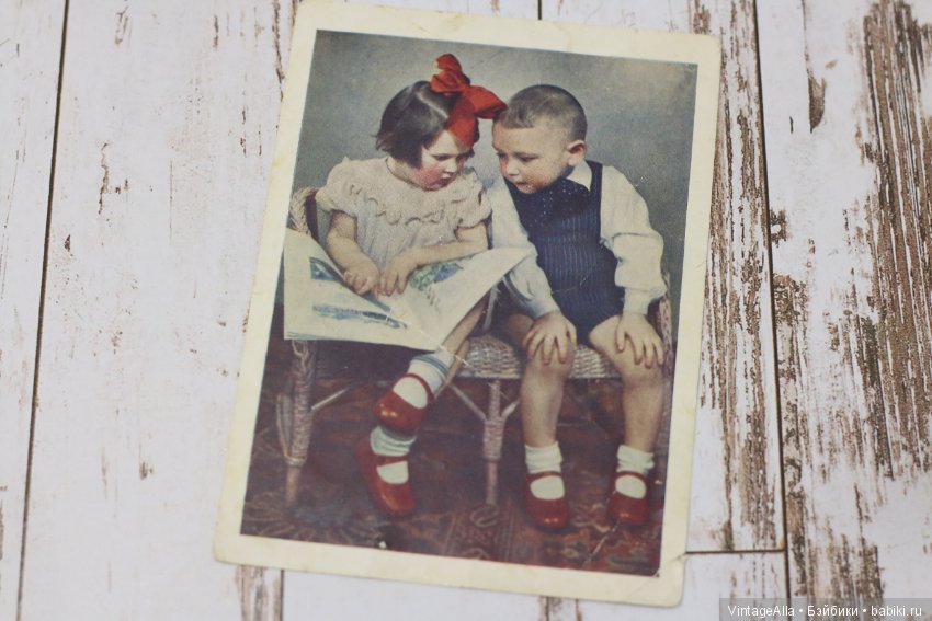 Дочка, что куклу к себе прижимает