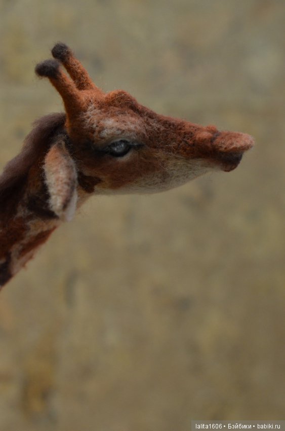 Жираф. Игрушка в технике сухое валяние (фото 8)