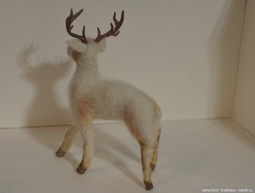 Северный олень. Игрушка в технике сухое валяние (фото 4)