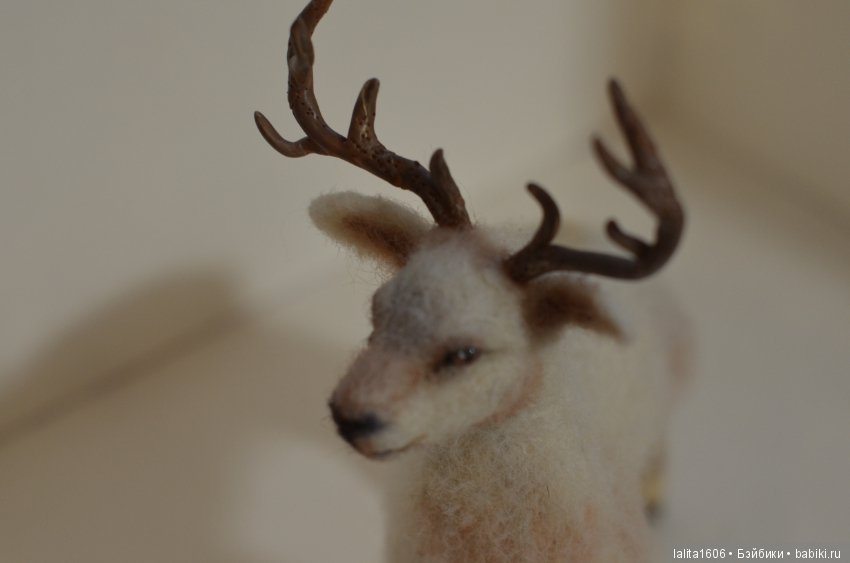 Северный олень. Игрушка в технике сухое валяние (фото 6)