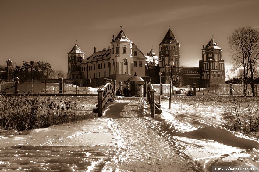 Самые красивые замки Европы зимой (фото 6)