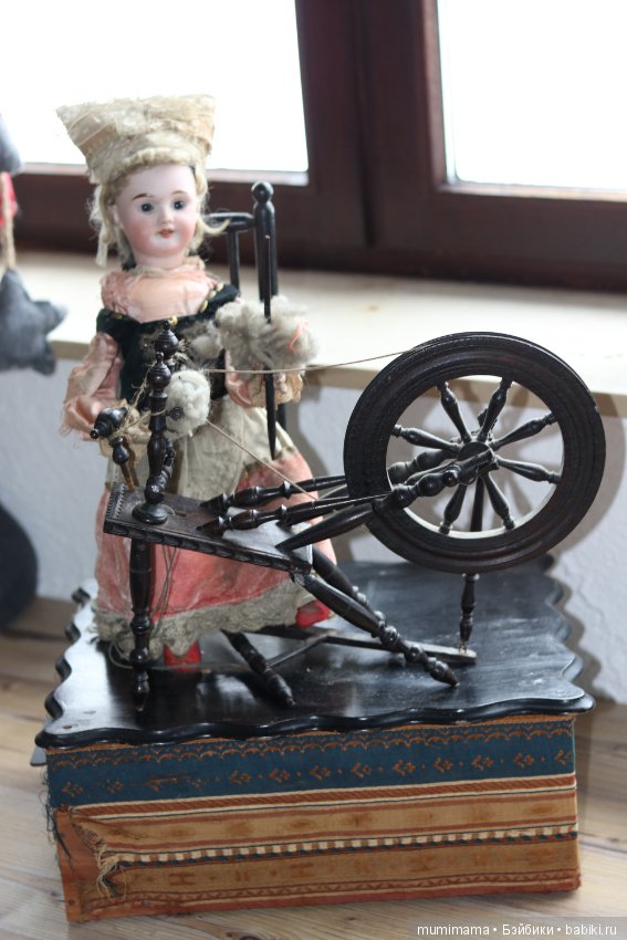 Очень работящая девушка пряха - антикварная французская кукла автоматон Roullet et Decamps (фото 6)