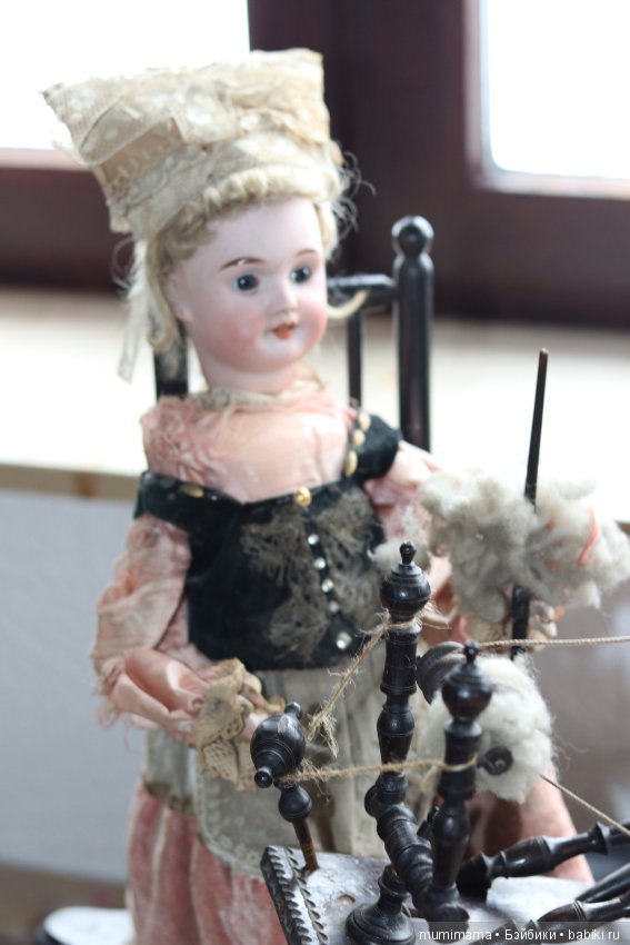 Очень работящая девушка пряха - антикварная французская кукла автоматон Roullet et Decamps
