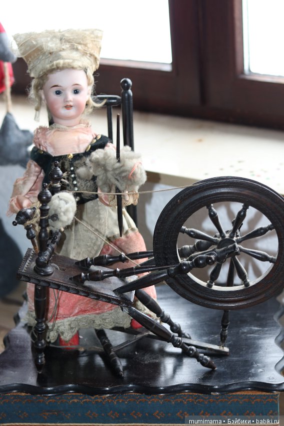Очень работящая девушка пряха - антикварная французская кукла автоматон Roullet et Decamps