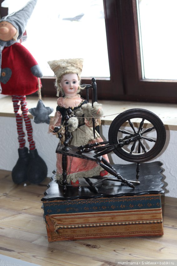 Очень работящая девушка пряха - антикварная французская кукла автоматон Roullet et Decamps (фото 2)