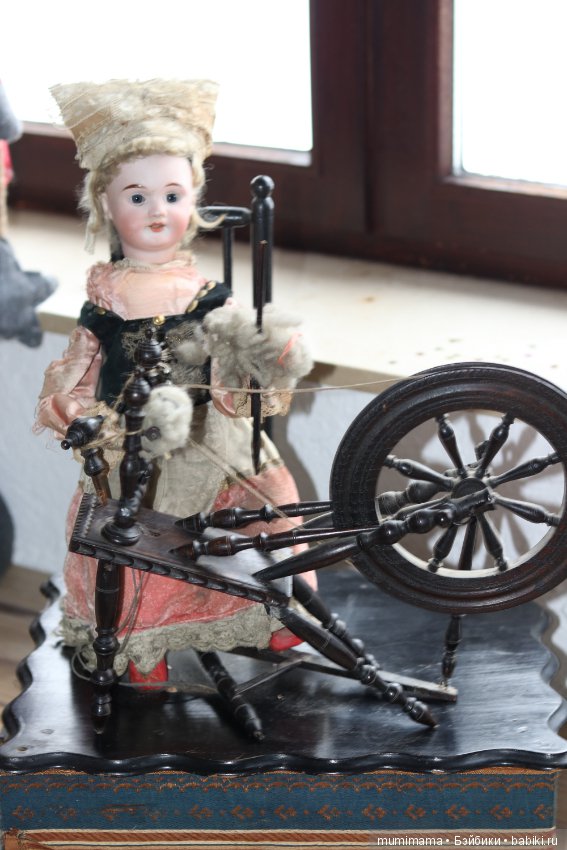 Очень работящая девушка пряха - антикварная французская кукла автоматон Roullet et Decamps