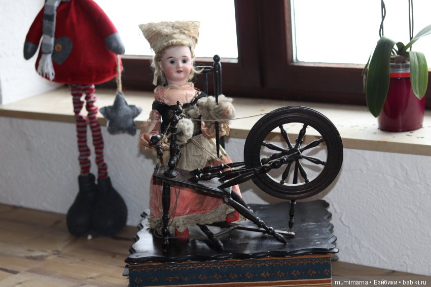 Очень работящая девушка пряха - антикварная французская кукла автоматон Roullet et Decamps