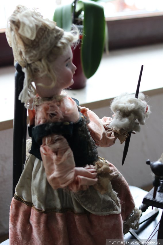 Очень работящая девушка пряха - антикварная французская кукла автоматон Roullet et Decamps (фото 7)