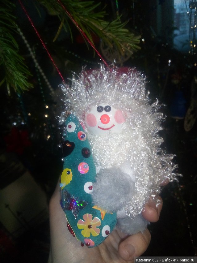 Новогодние игрушки на елке (фото 2)
