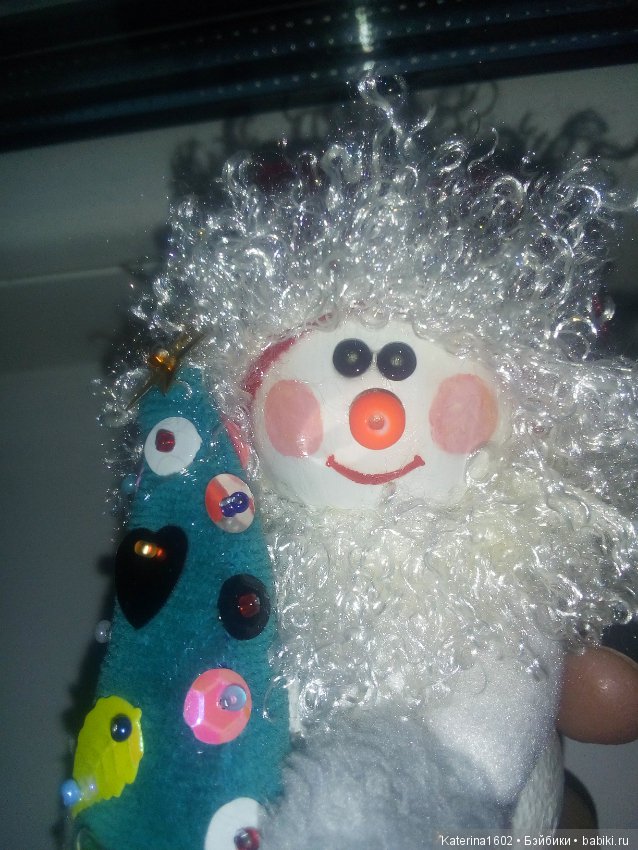 Новогодние игрушки на елке (фото 6)