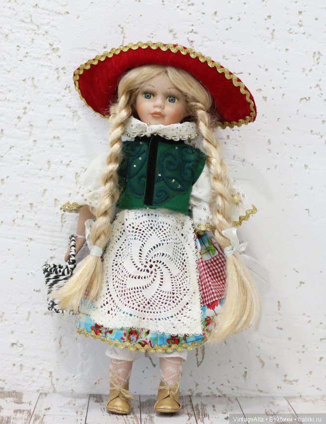 У каждой куклы- свое место