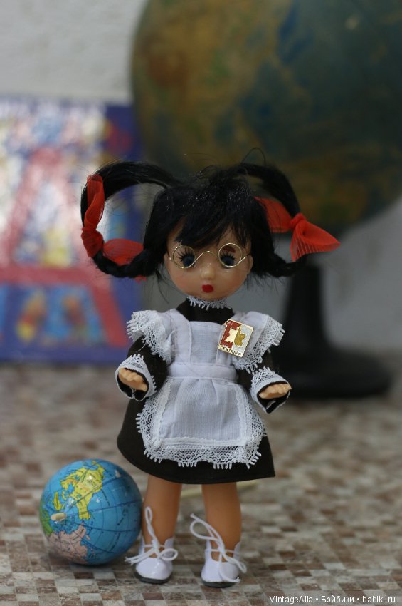 Смешная и наивная малышка