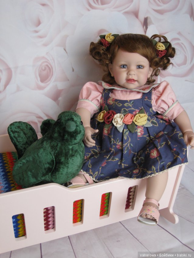 Сизокрылая голубка с куколками фирмы Adora