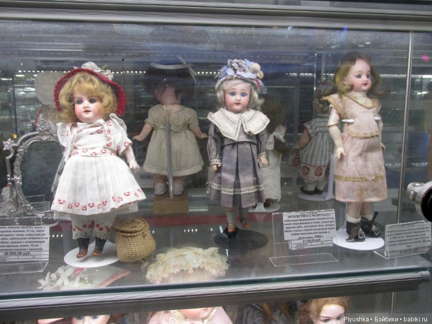 Витрина магазина в Центральном Детском Мире