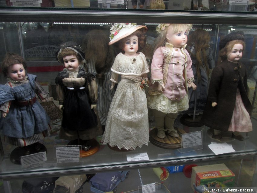 Витрина магазина в Центральном Детском Мире