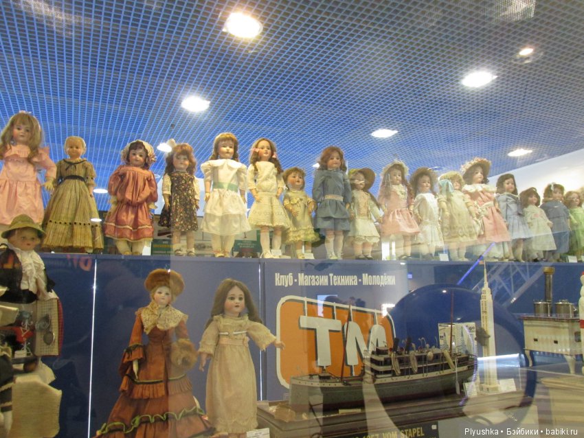 Витрина магазина в Центральном Детском Мире (фото 10)