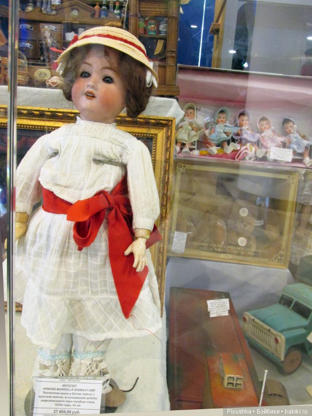 Витрина магазина в Центральном Детском Мире