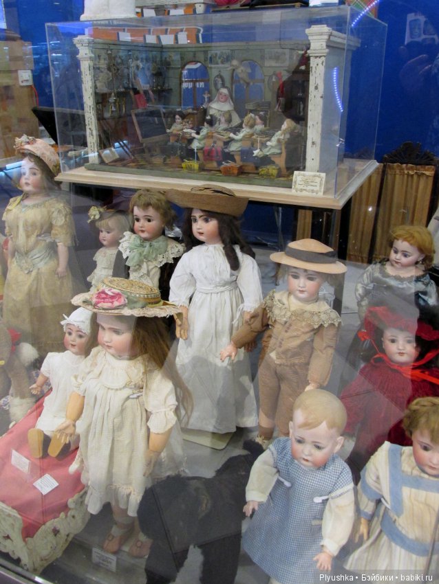 Витрина магазина в Центральном Детском Мире